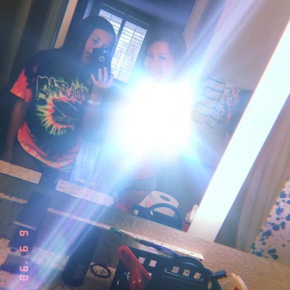 Meet your Posher, Halei - Picture 1 of 1